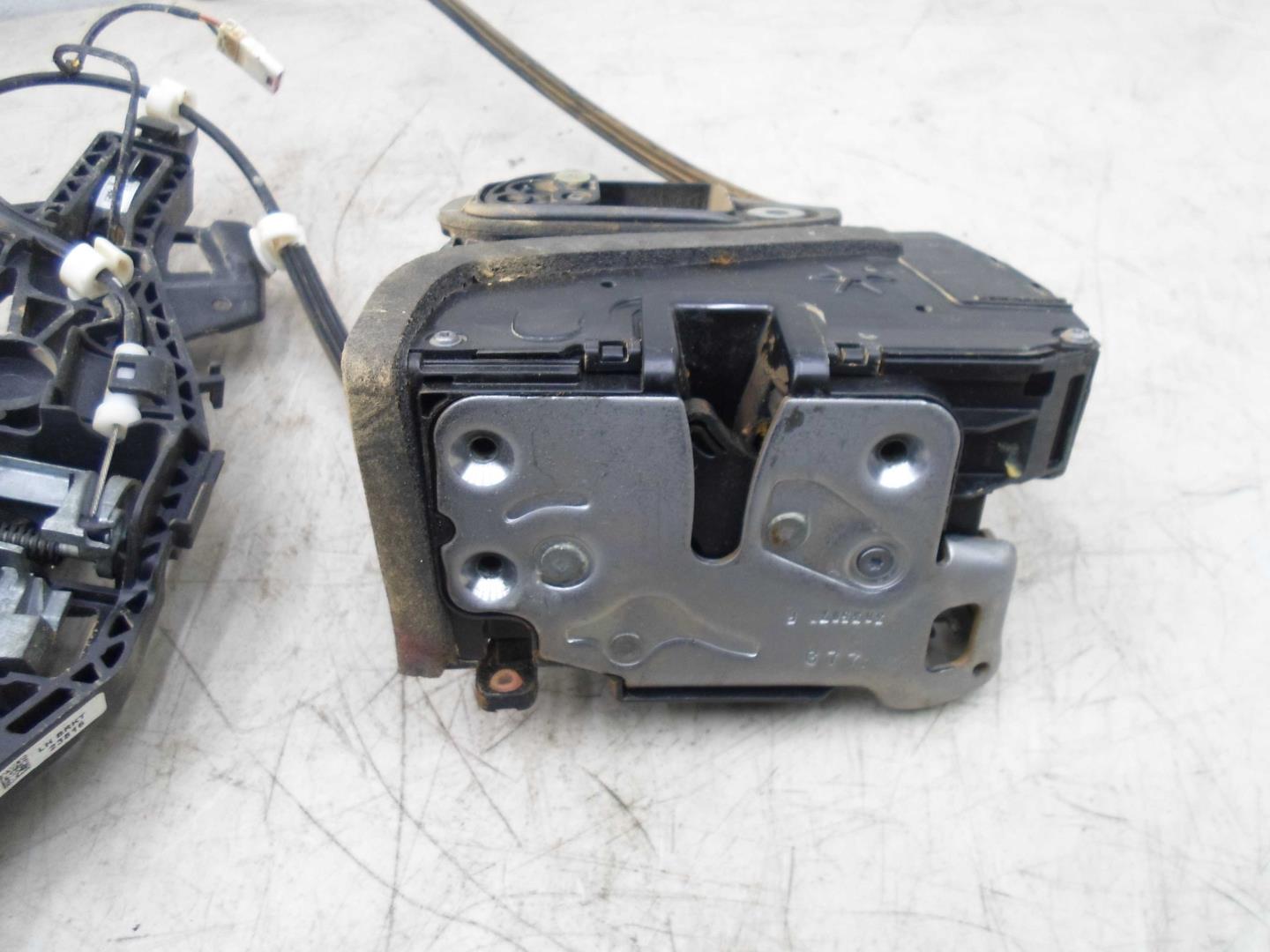 Ручка двери передней наружная левая