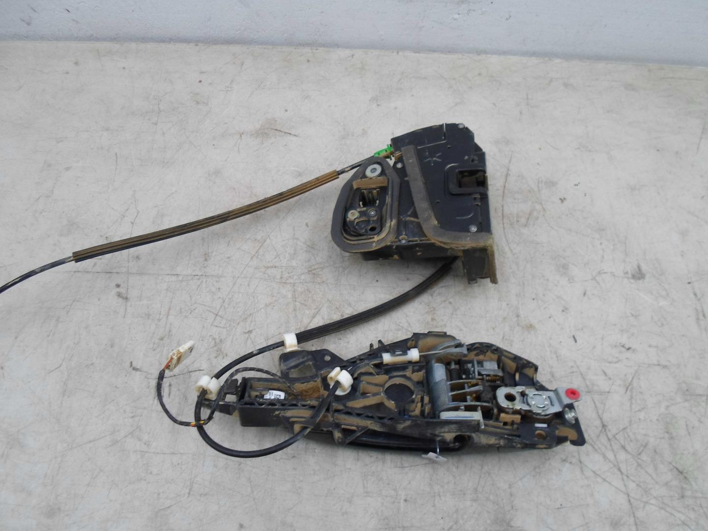 Ручка двери передней наружная левая