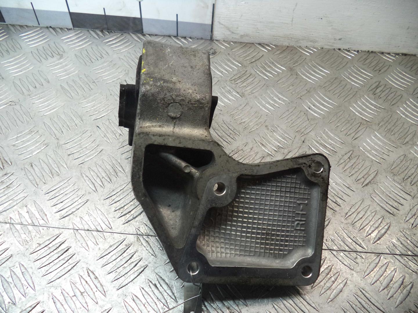 Опора двигателя