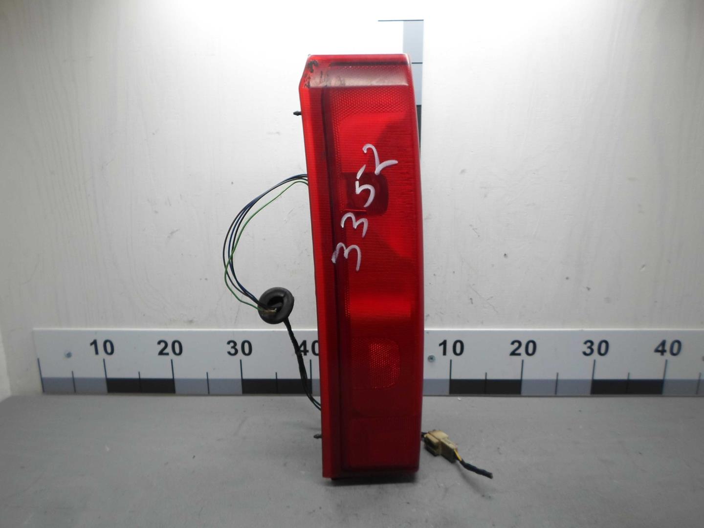 Фонарь задний наружный левый