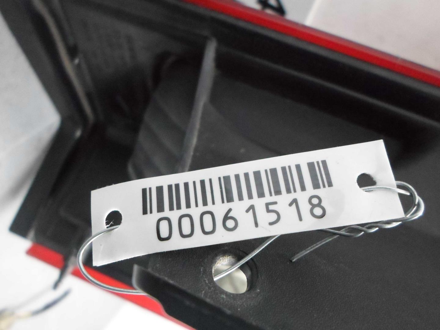 Фонарь задний наружный левый