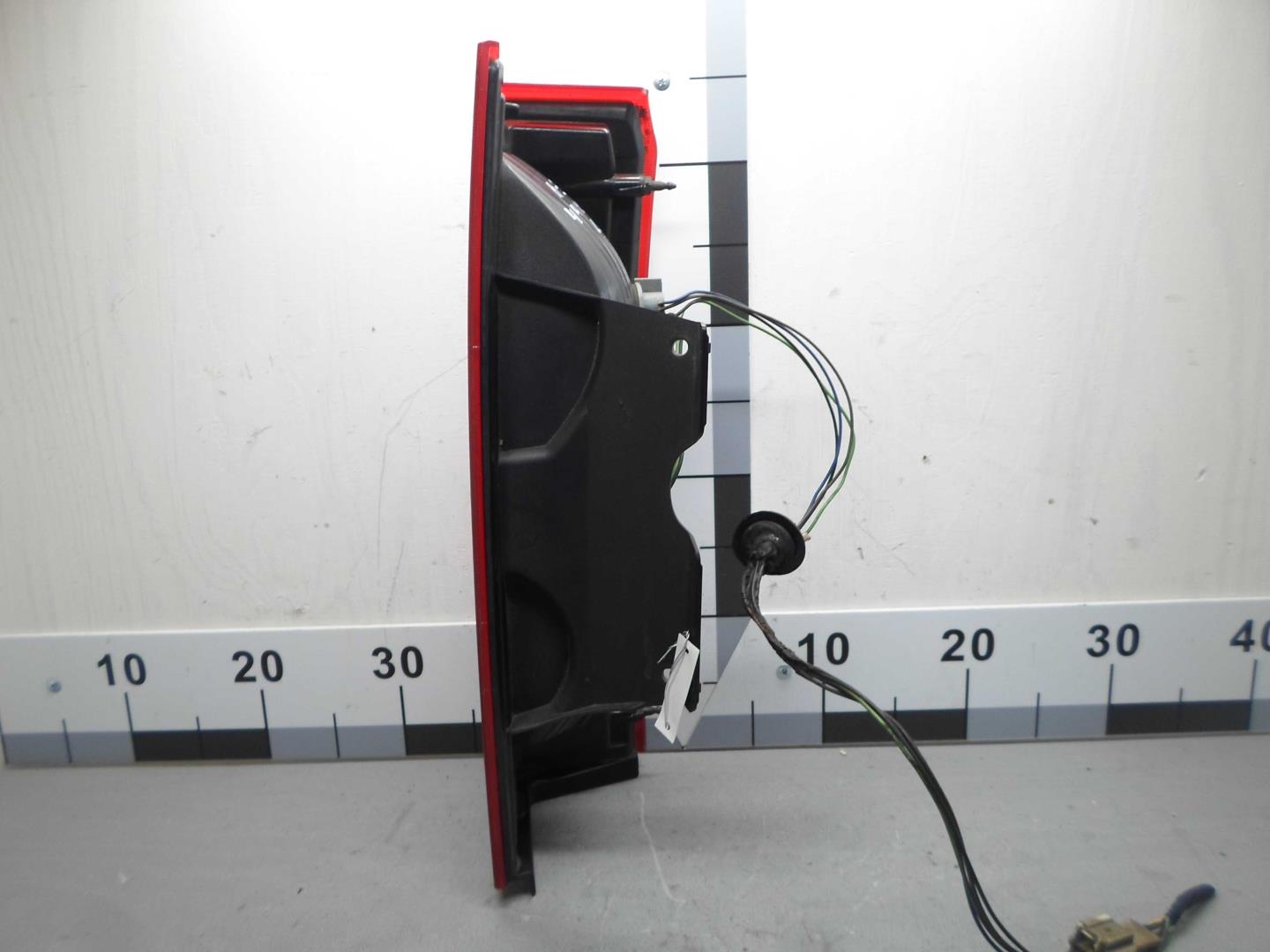 Фонарь задний наружный левый