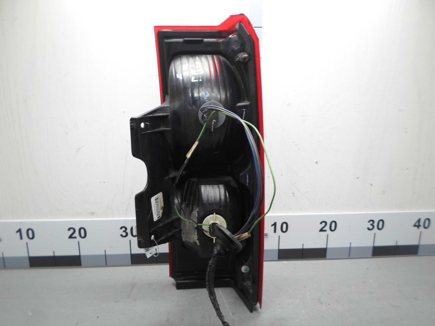 Фонарь задний наружный левый