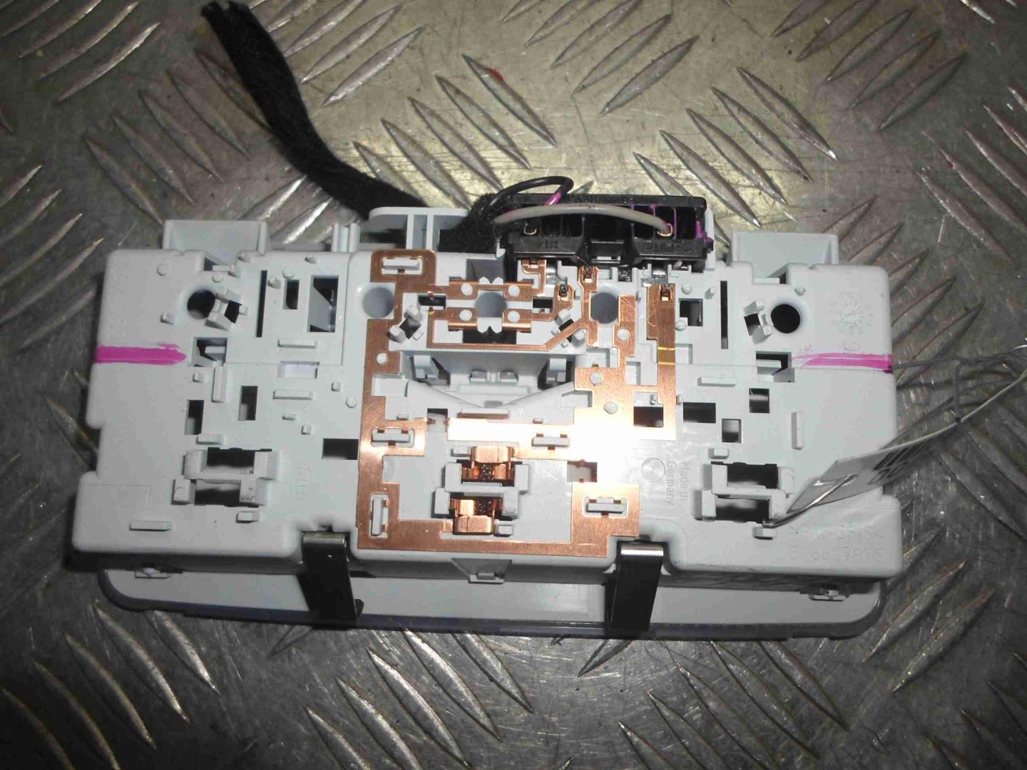 Плафон салонный