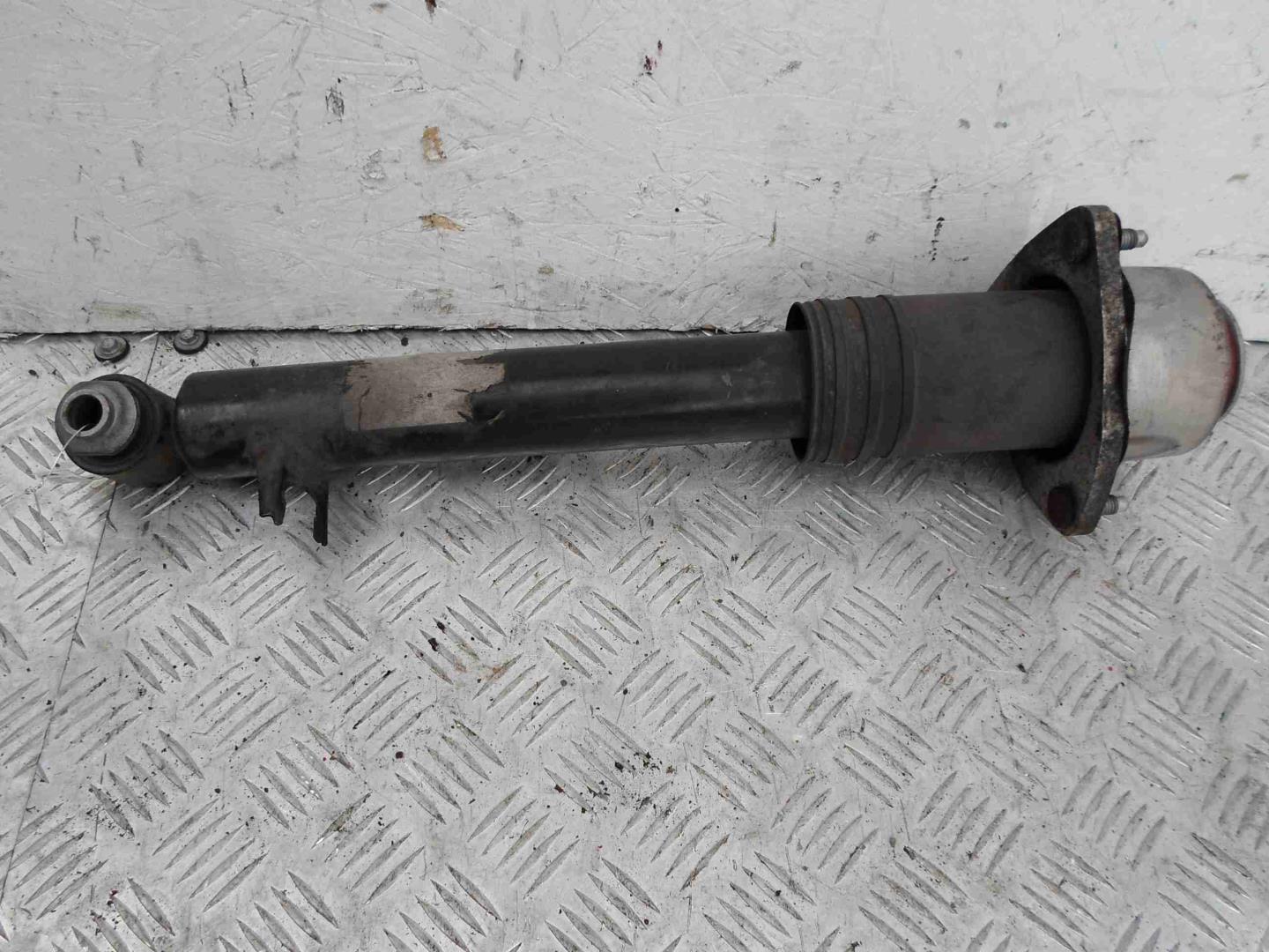 Амортизатор задний правый