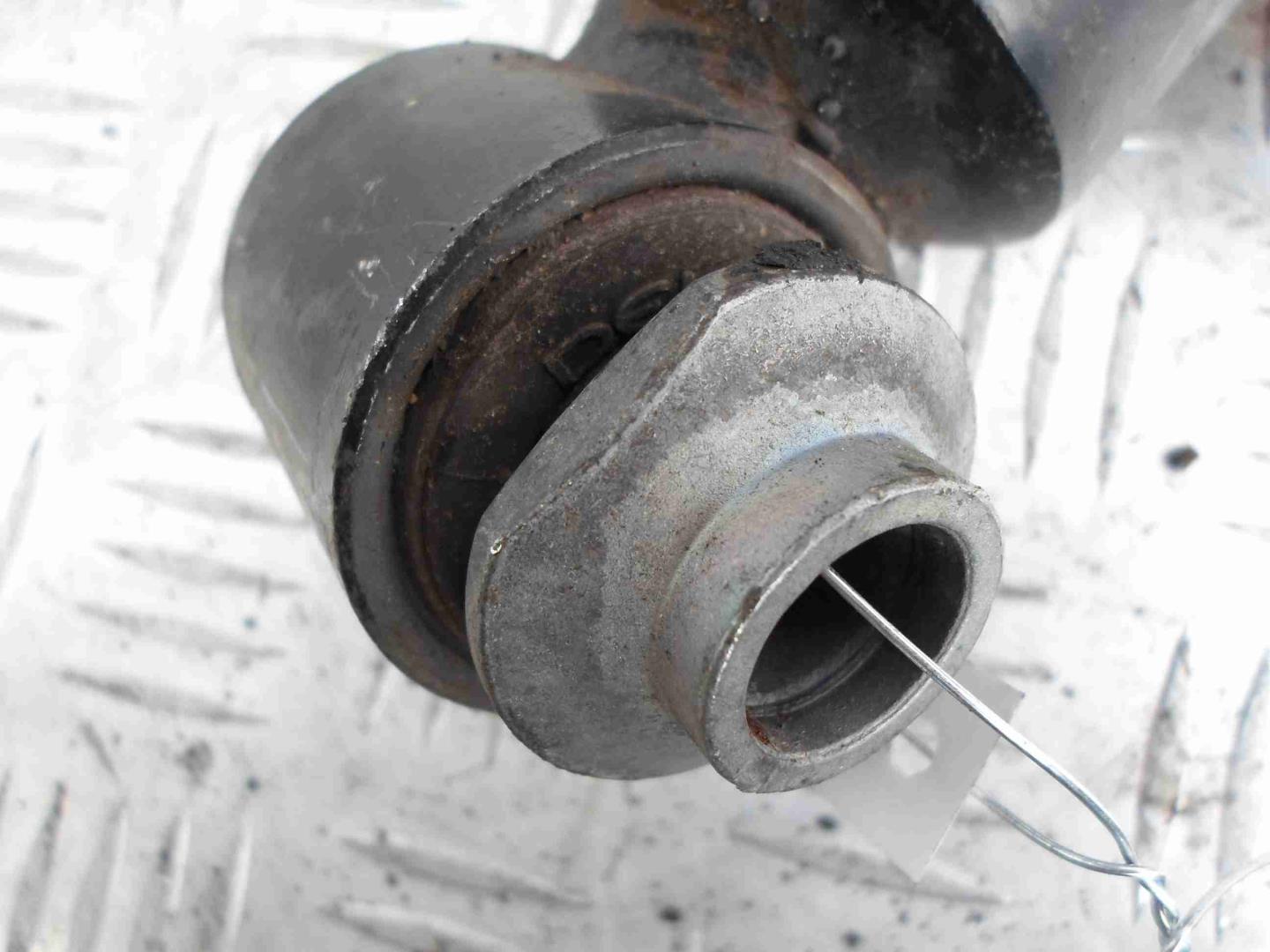 Амортизатор задний правый