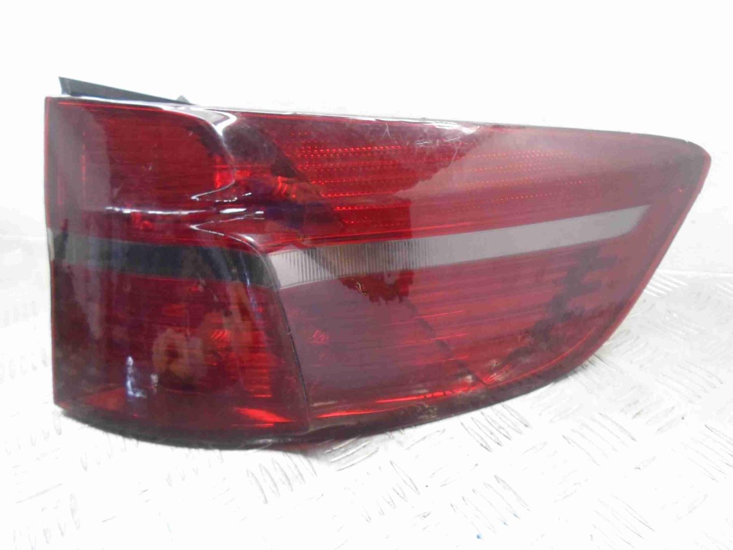 Фонарь задний наружный правый