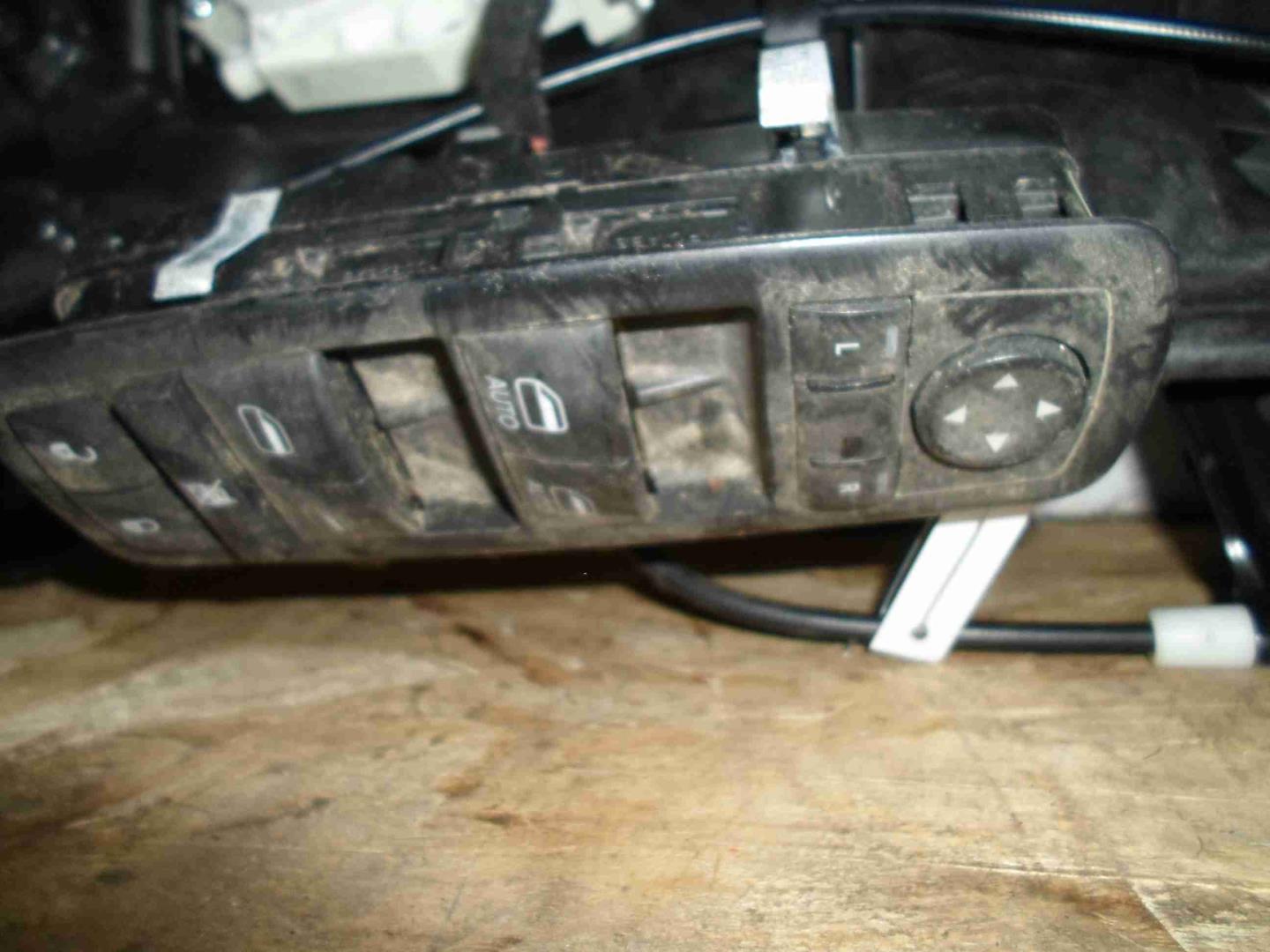 Стеклоподъемник электр. передний левый