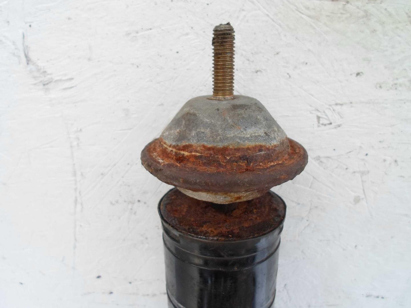 Амортизатор задний правый