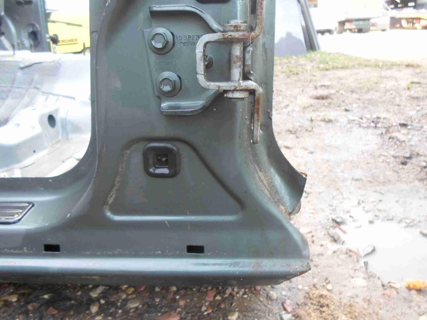 Петля двери