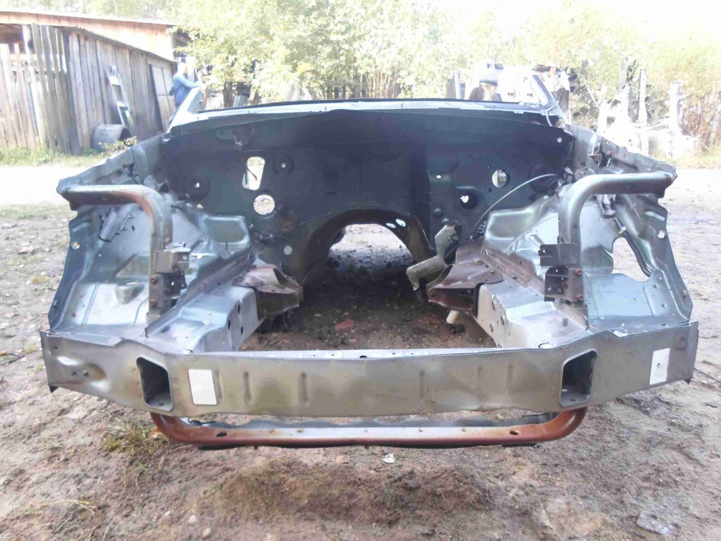 Петля двери