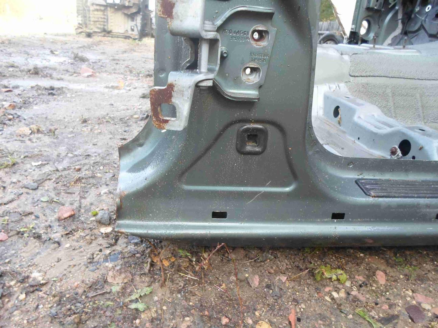 Петля двери