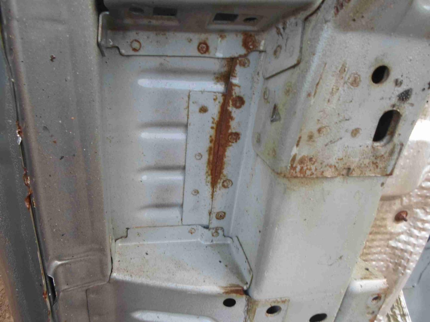 Петля двери