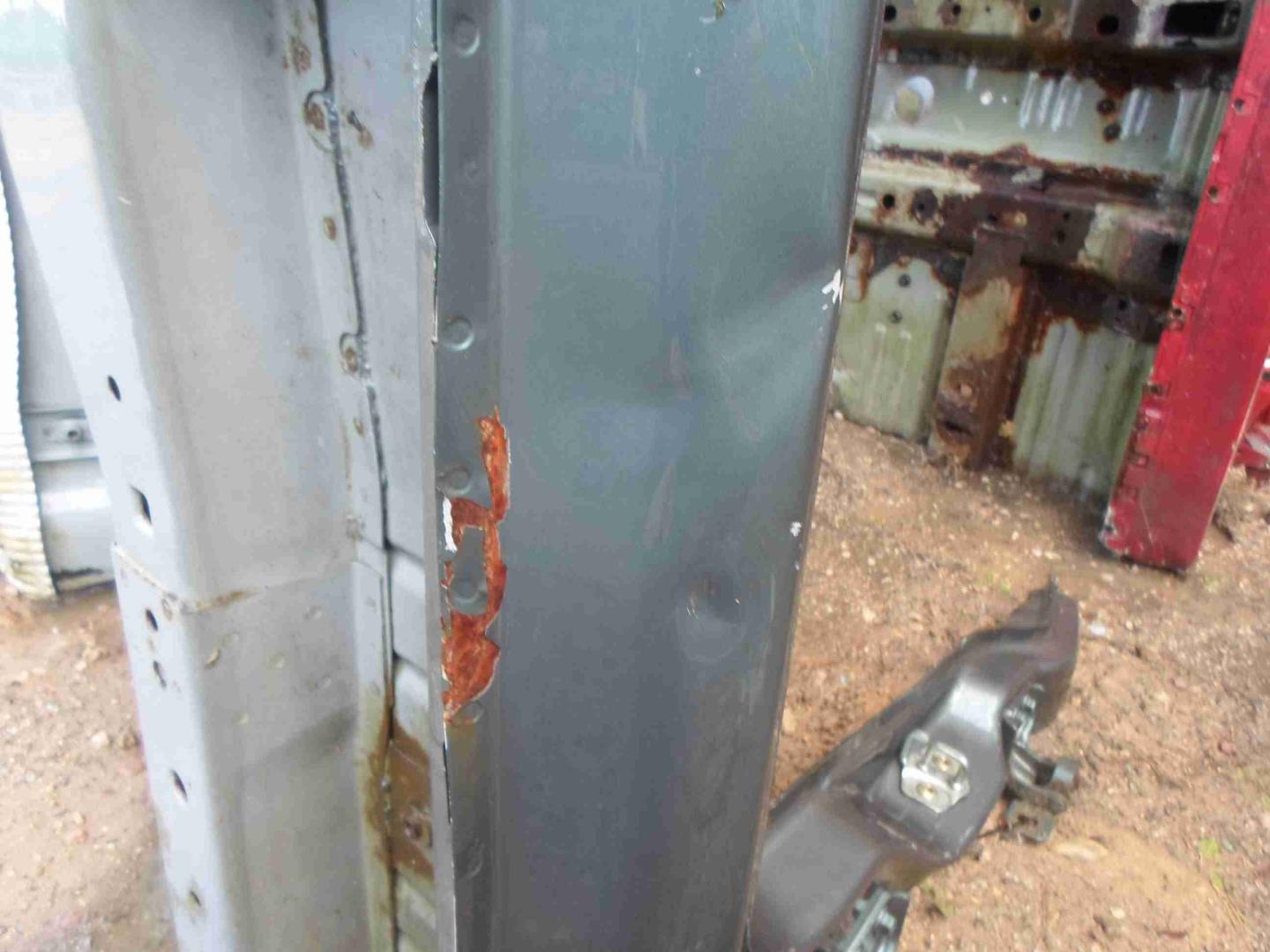 Петля двери