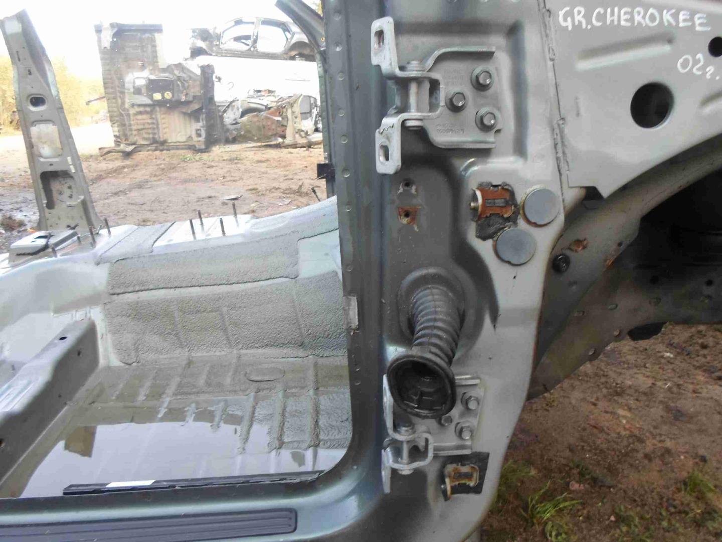 Петля двери