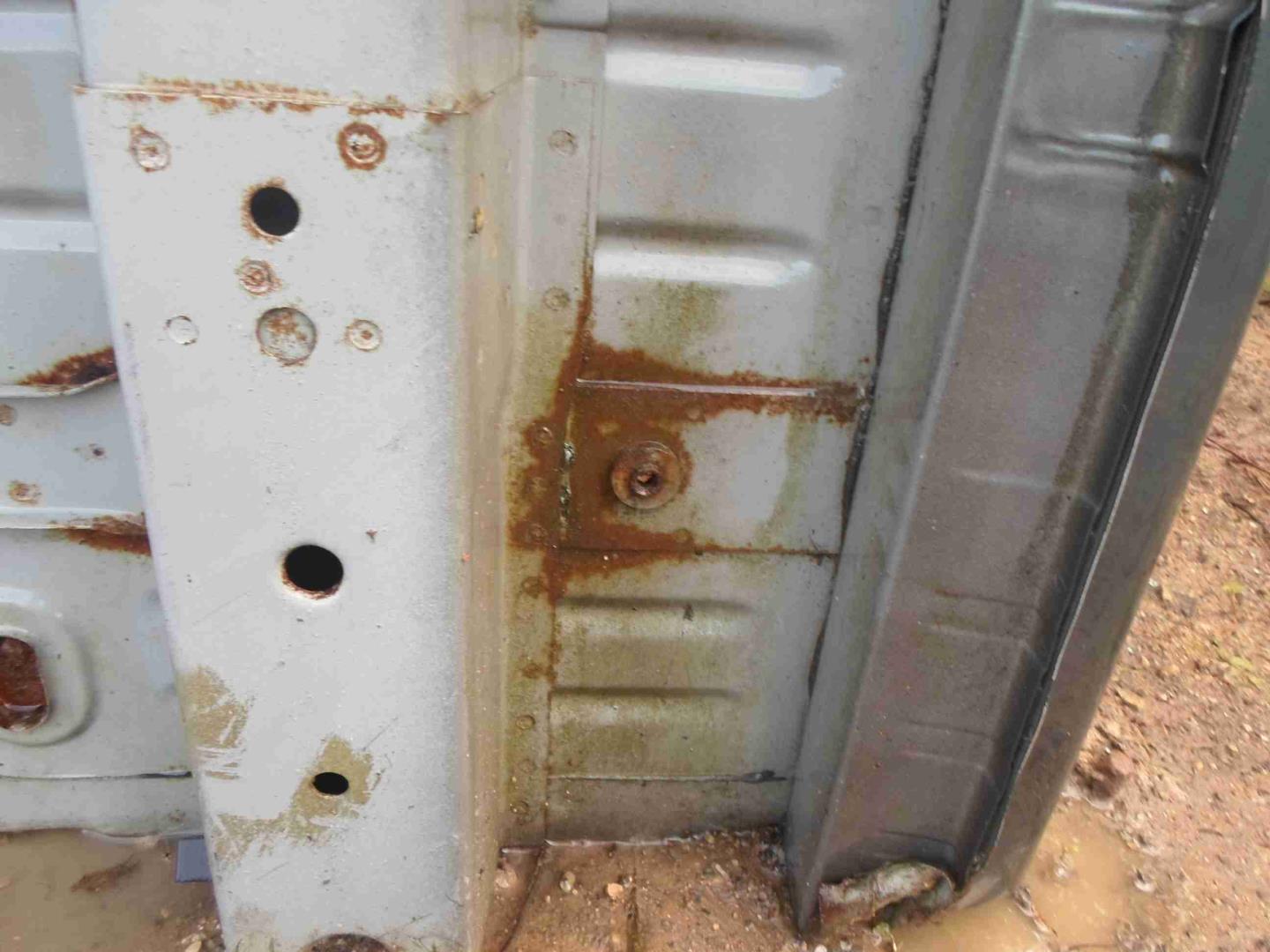 Петля двери