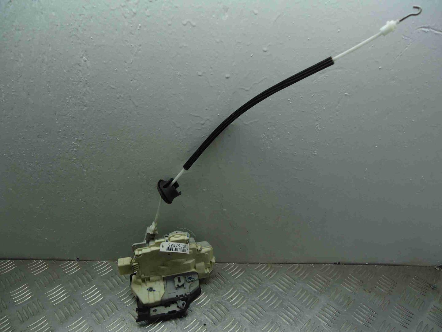 Замок двери задней левой