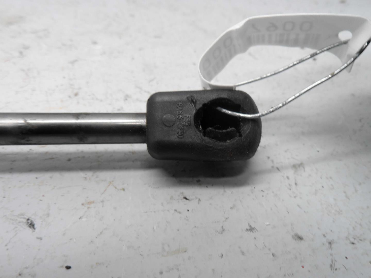 Амортизатор крышки багажника