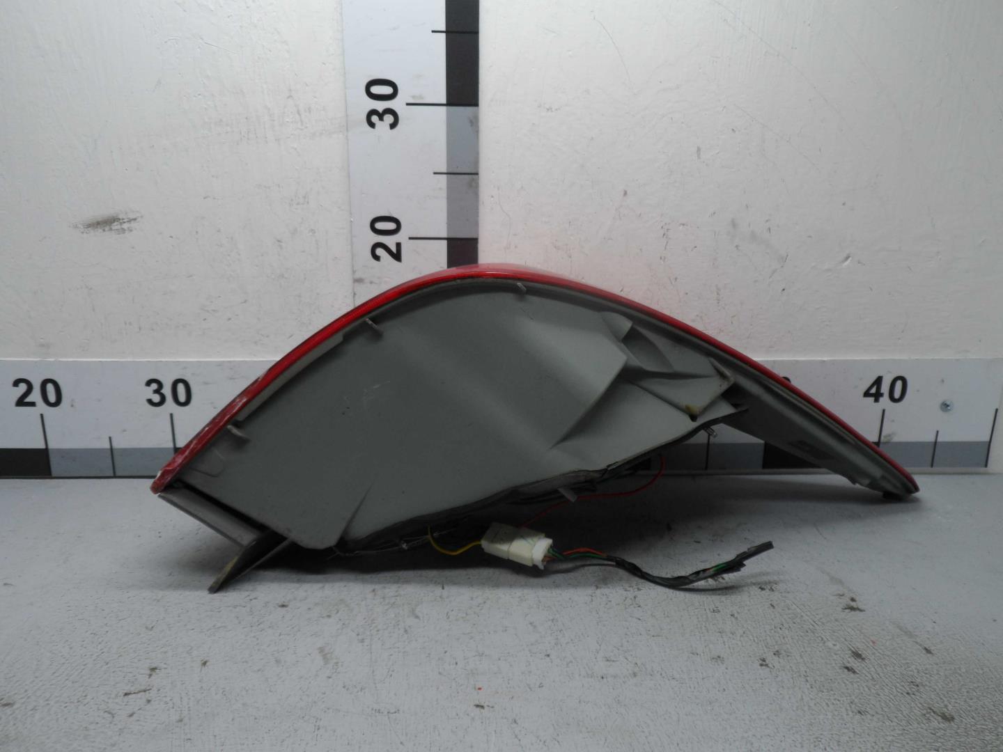 Фонарь задний наружный правый