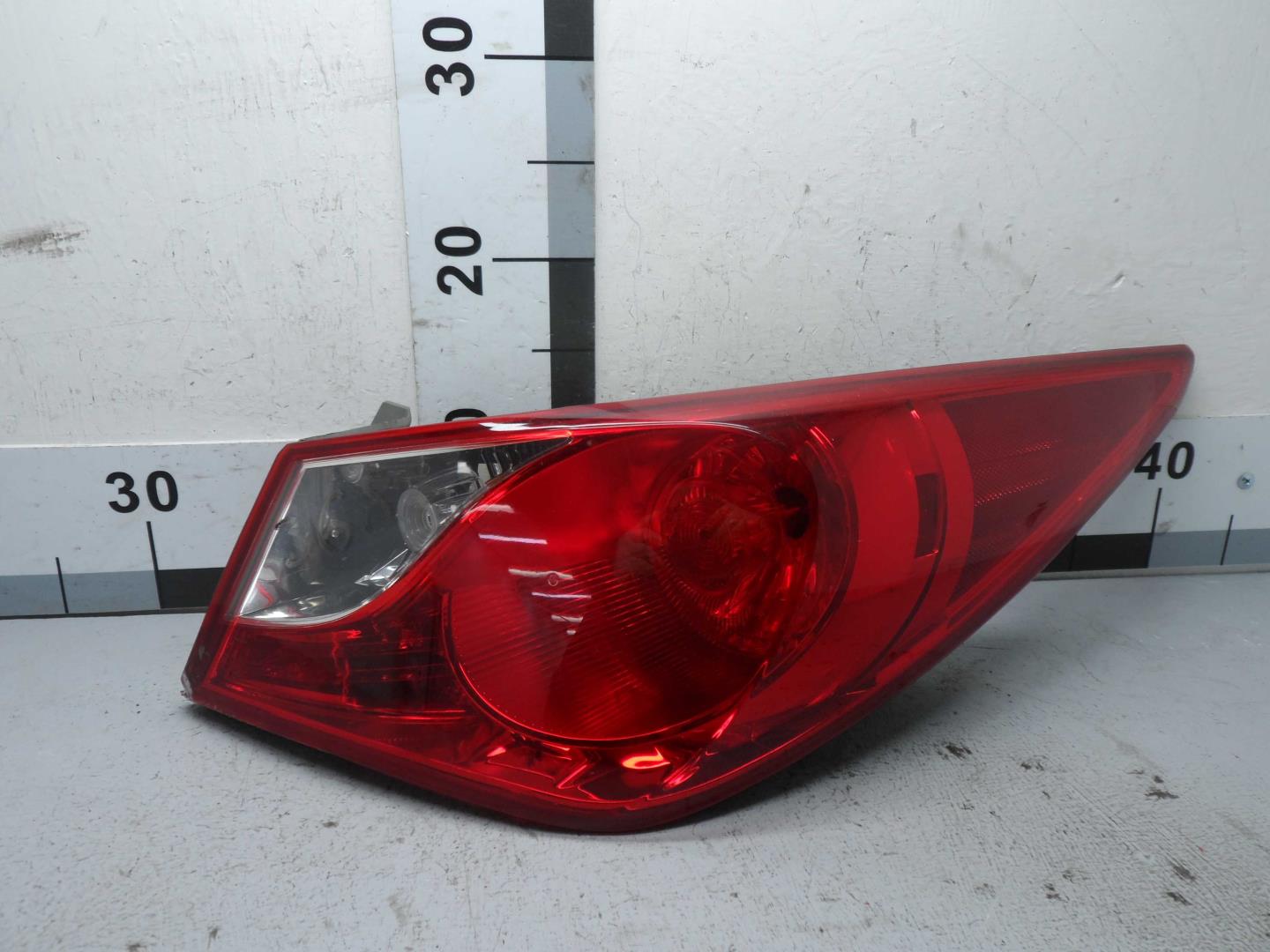 Фонарь задний наружный правый