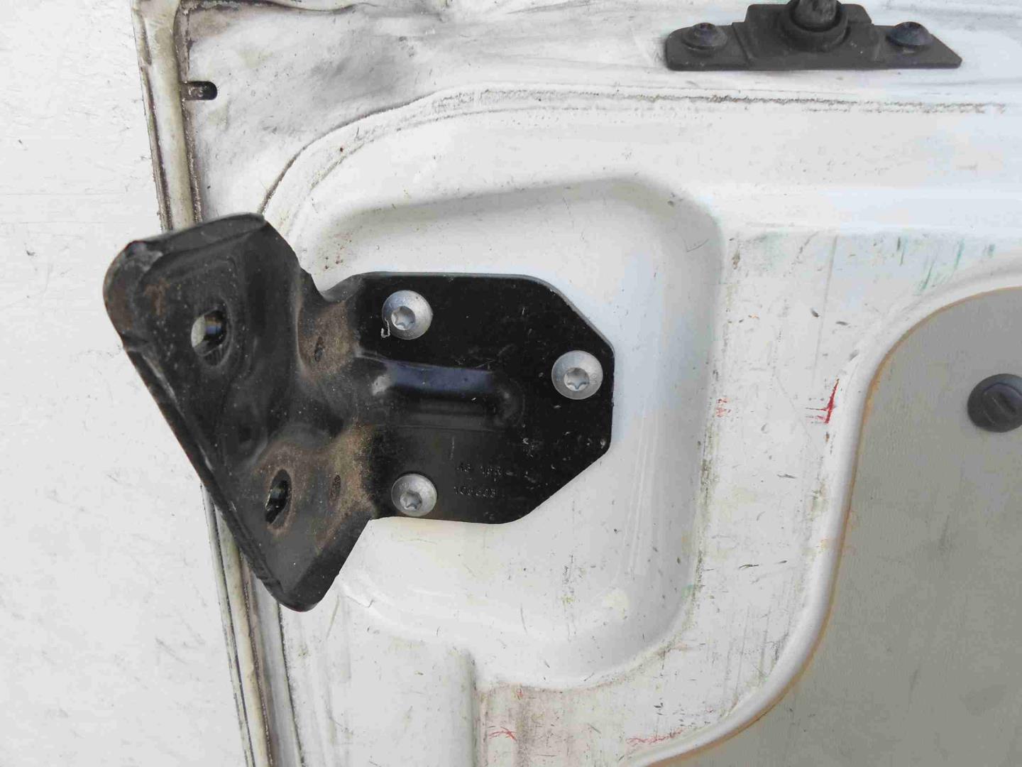 Замок двери задней правой