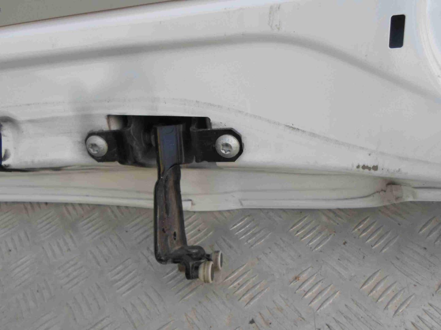 Замок двери задней правой