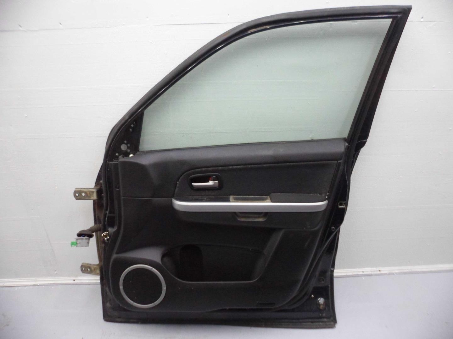 Стекло двери передней правой