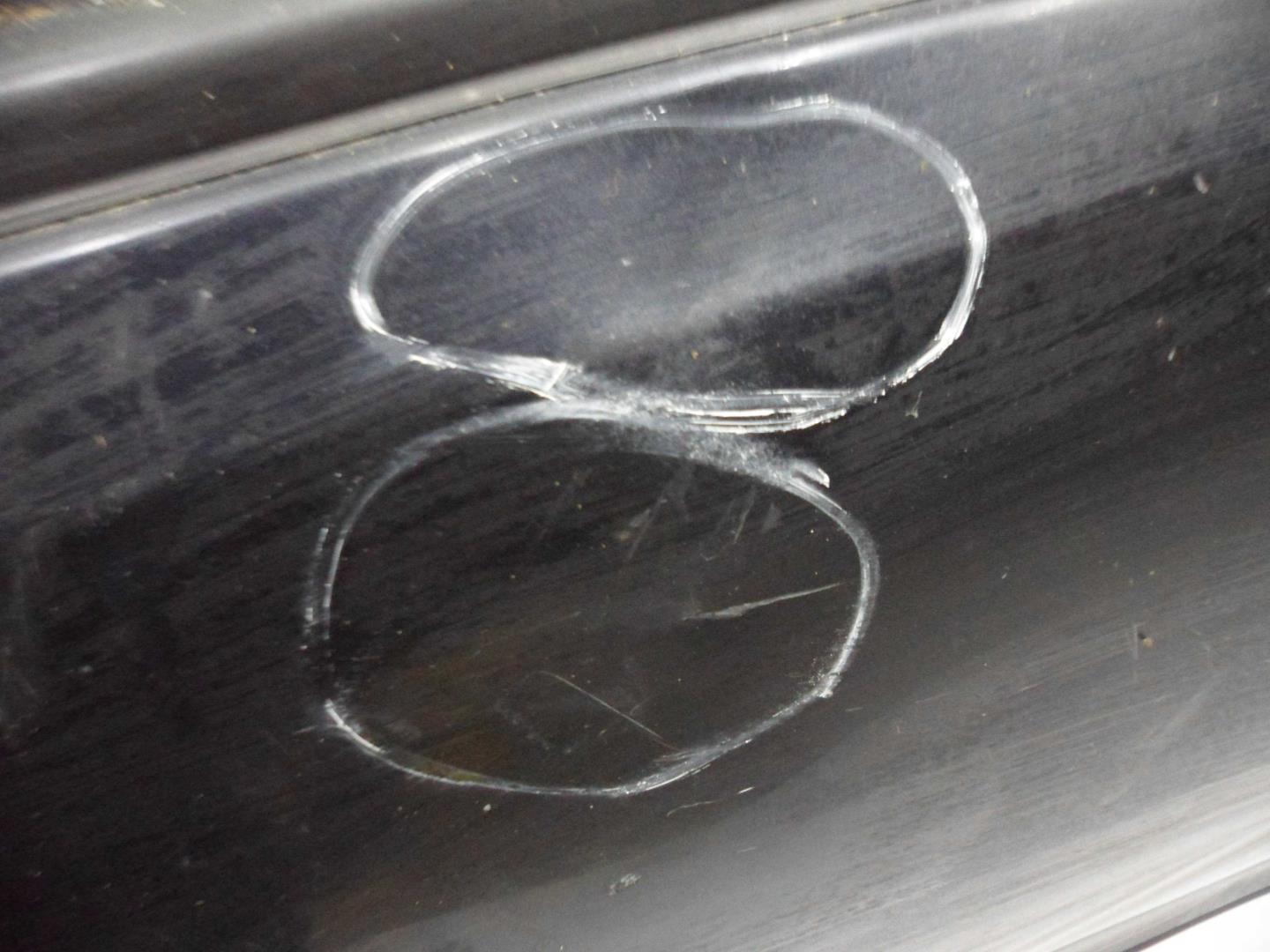 Стекло двери передней правой