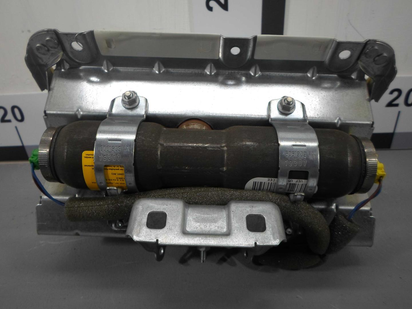 Подушка безопасности пассажирская (в торпедо)