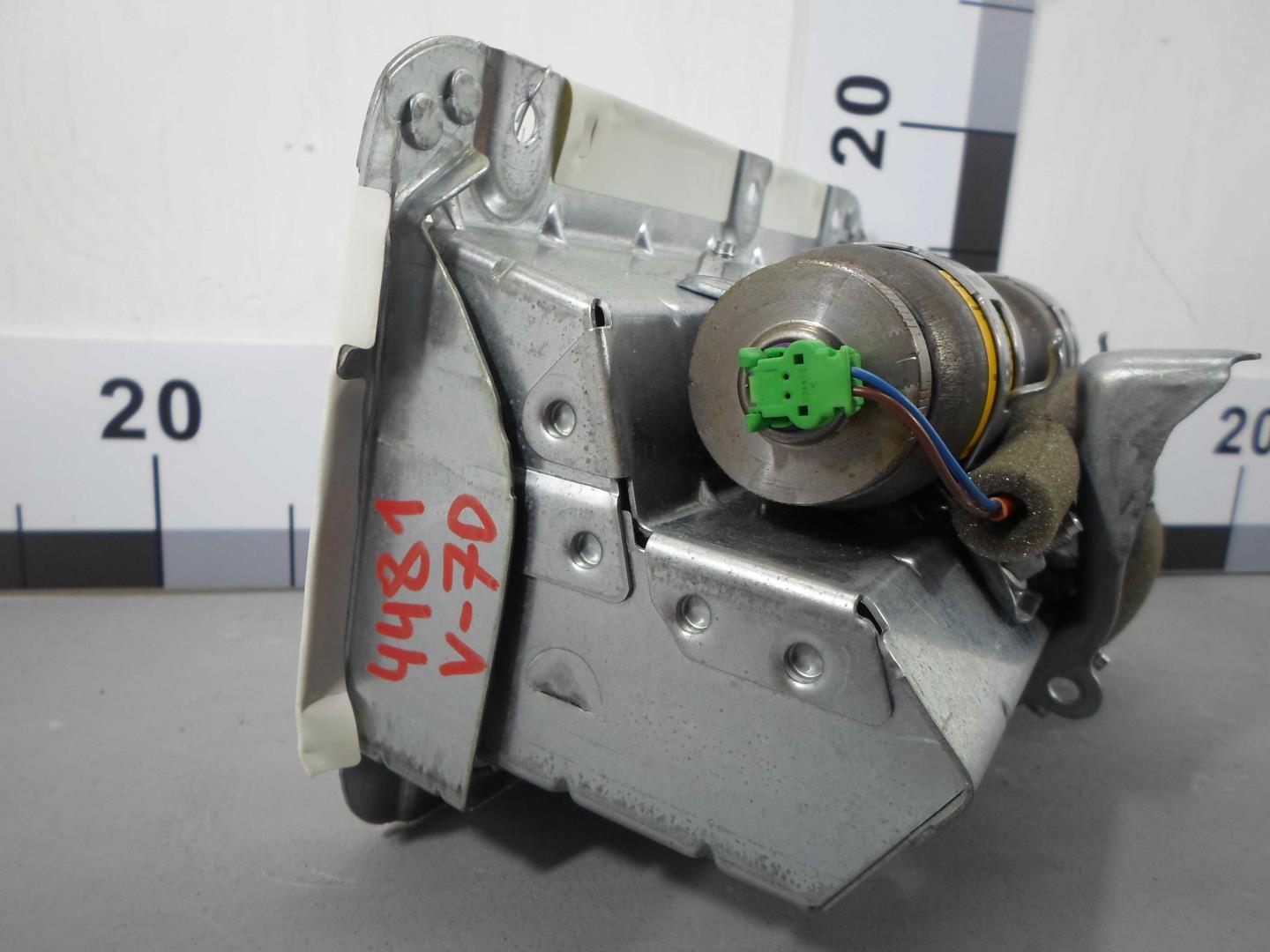 Подушка безопасности пассажирская (в торпедо)