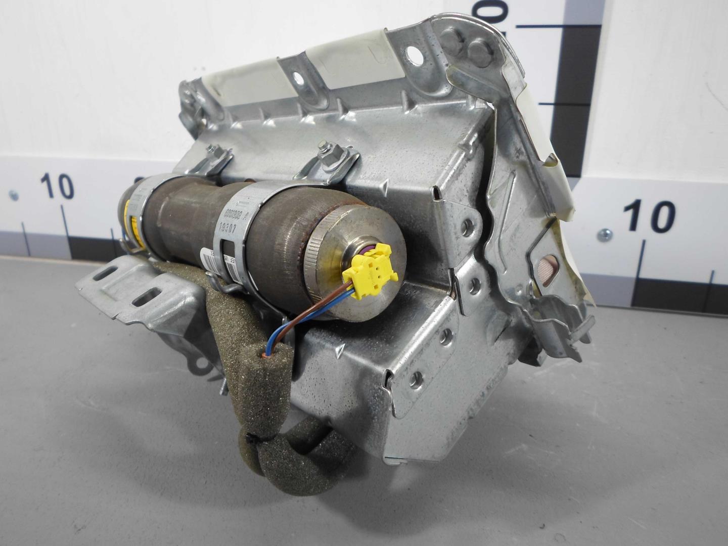 Подушка безопасности пассажирская (в торпедо)