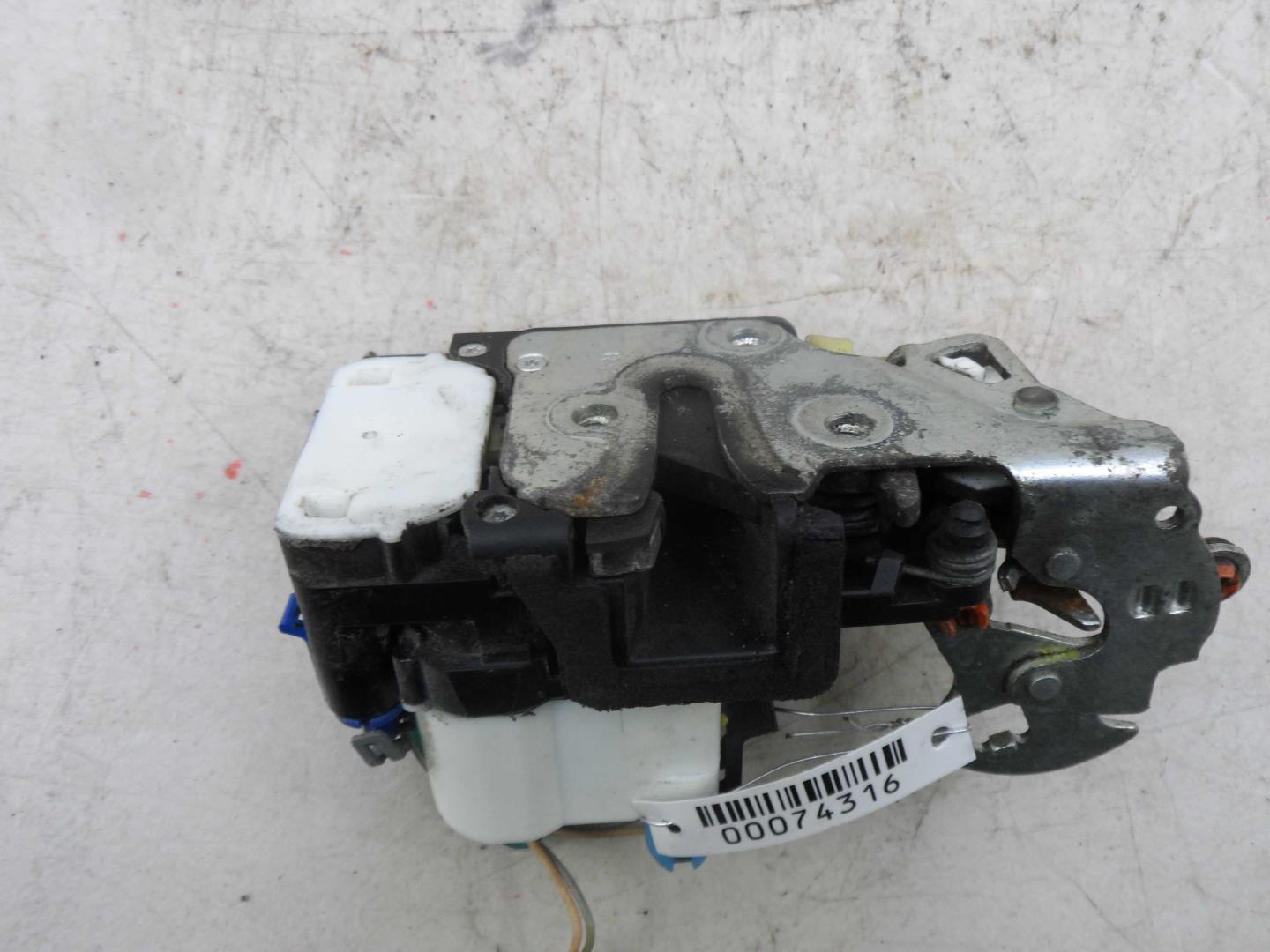 Замок двери передней правой