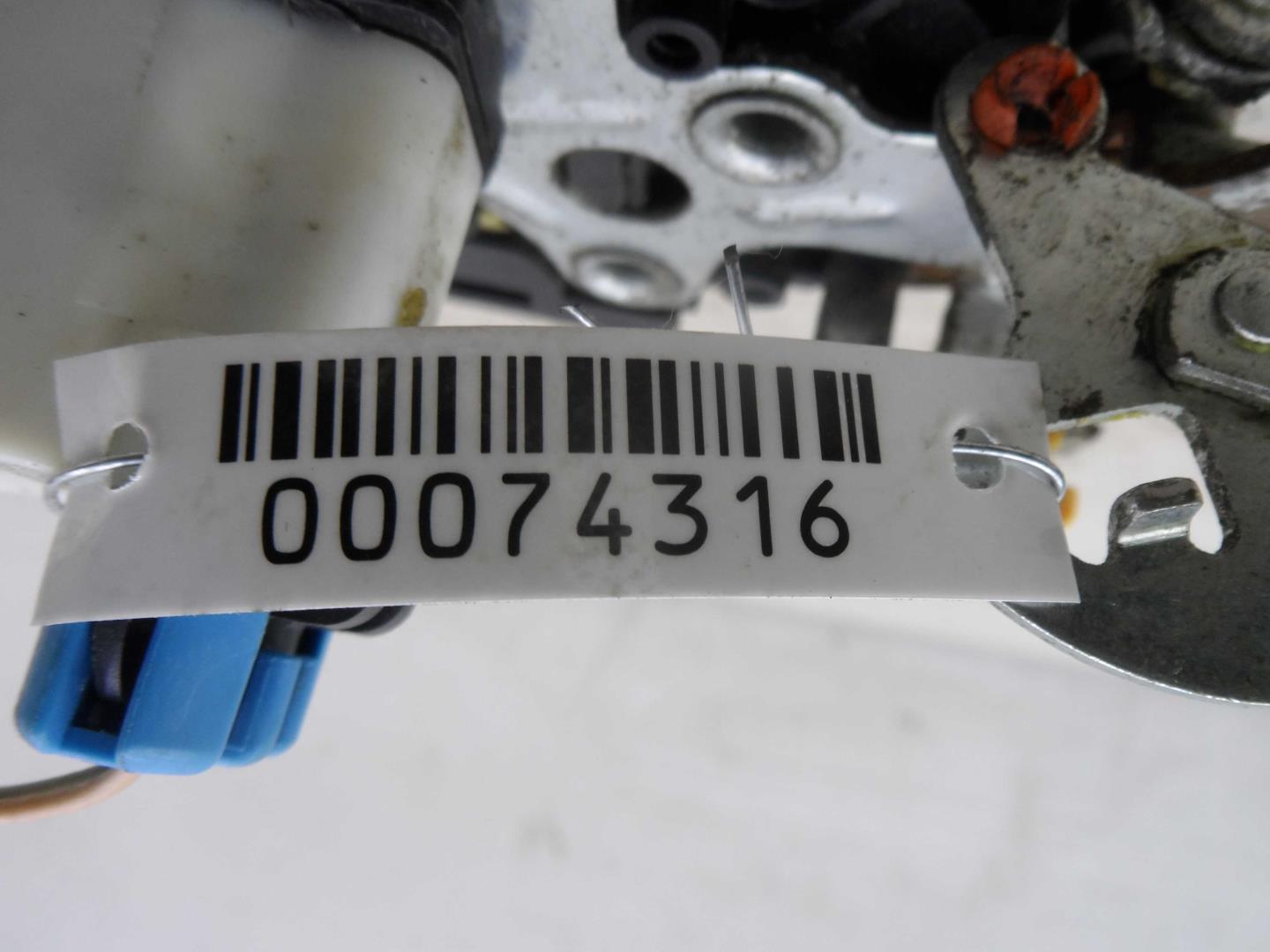 Замок двери передней правой