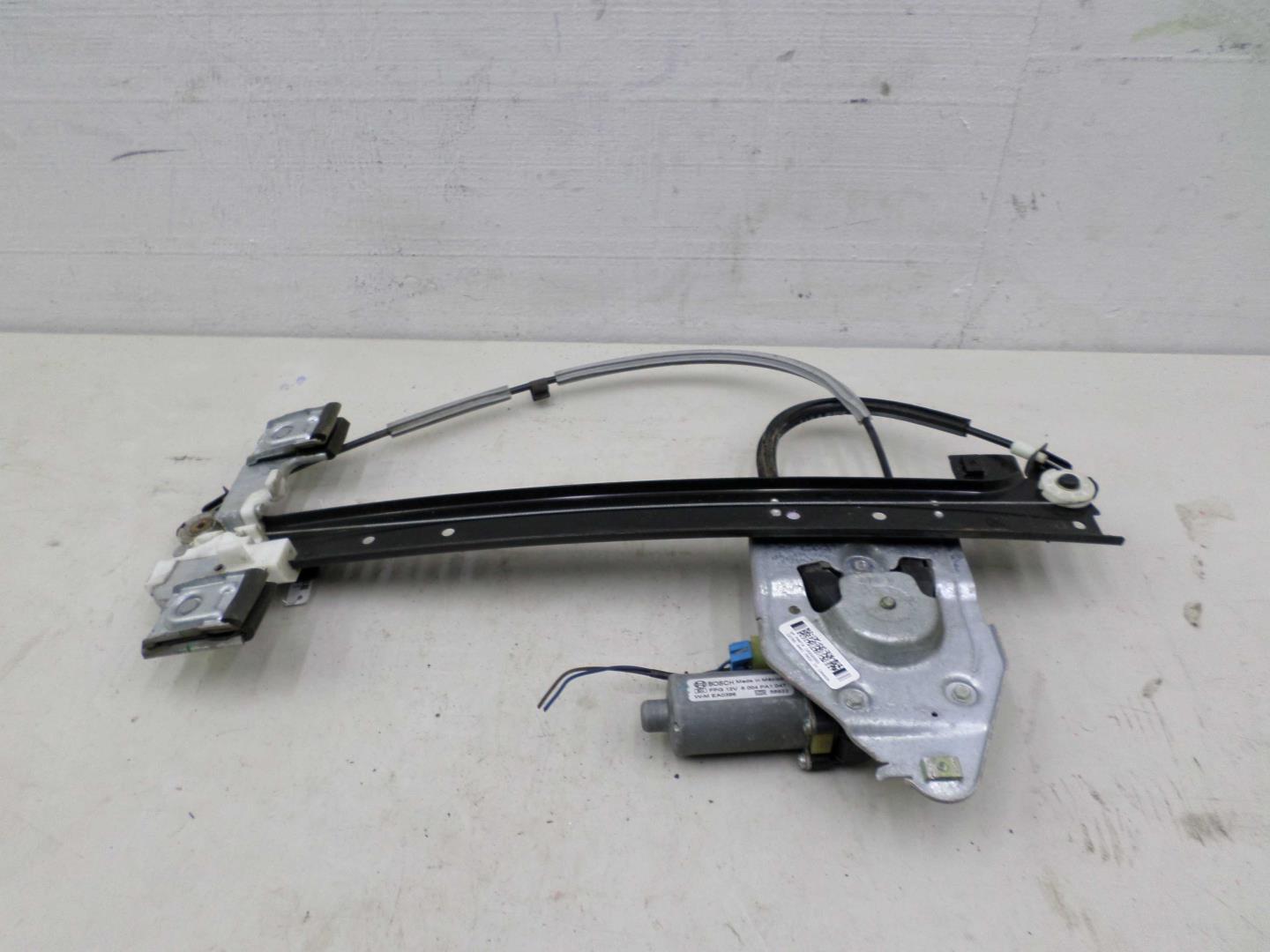 Стеклоподъемник электр. задний правый