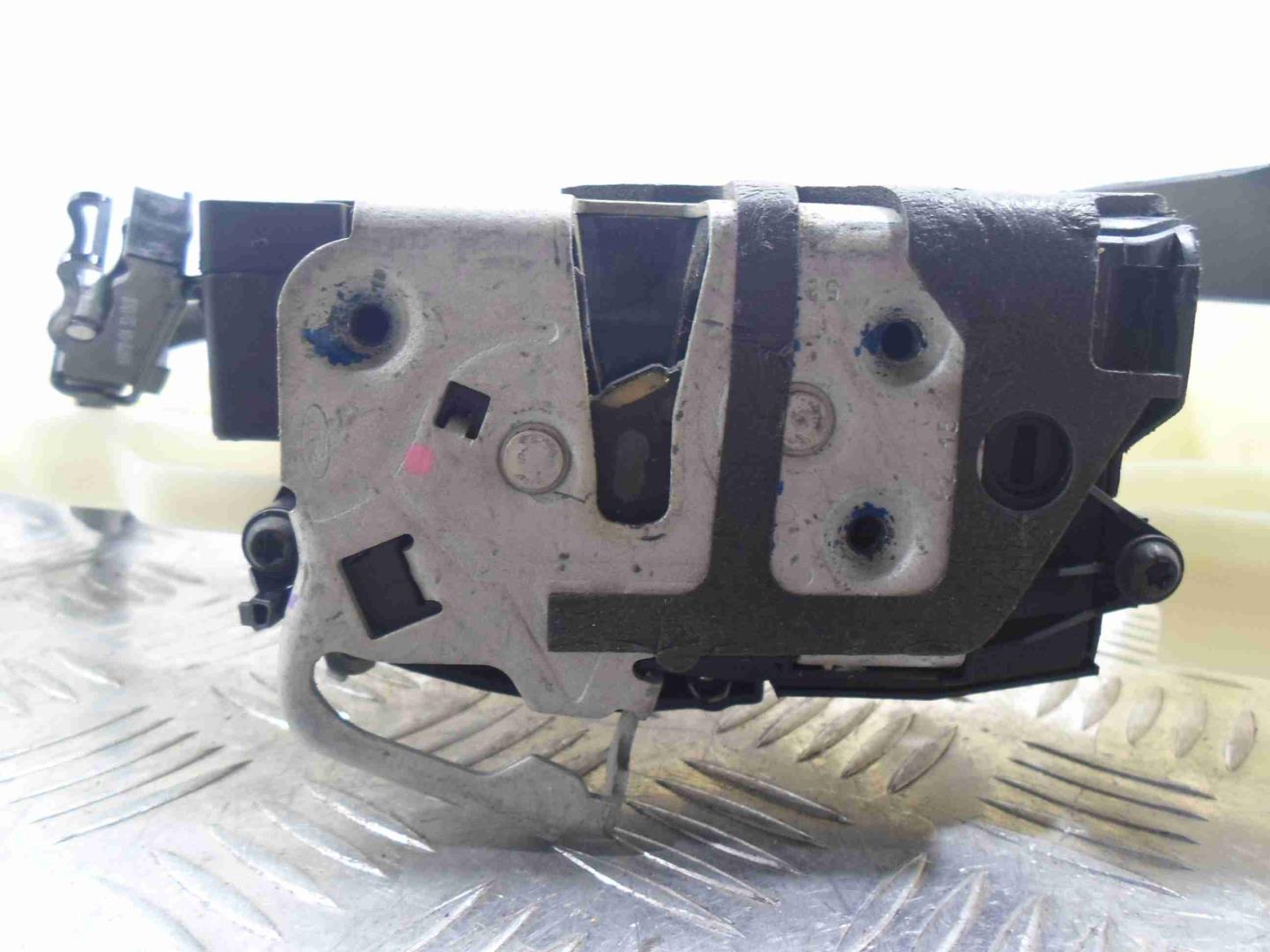 Замок двери задней правой