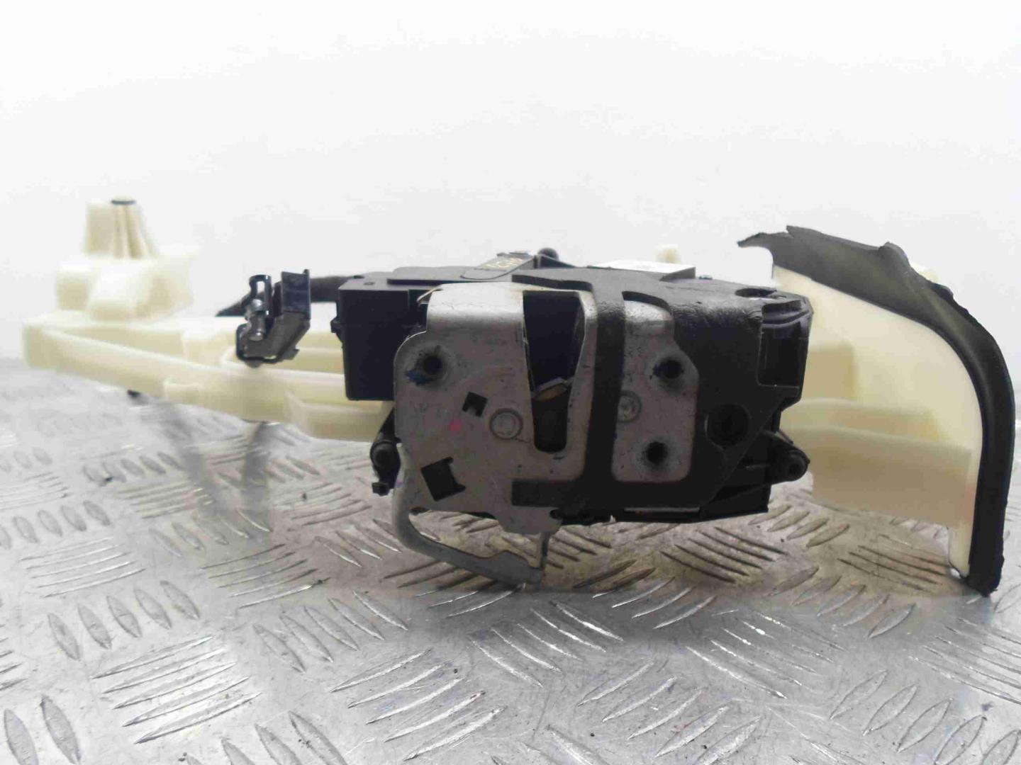 Замок двери задней правой