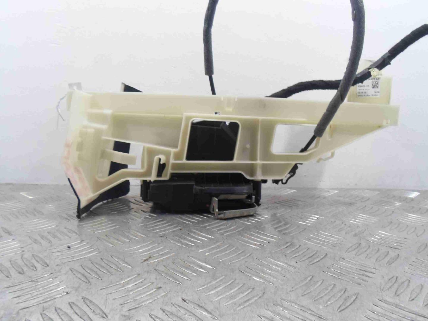 Замок двери задней правой