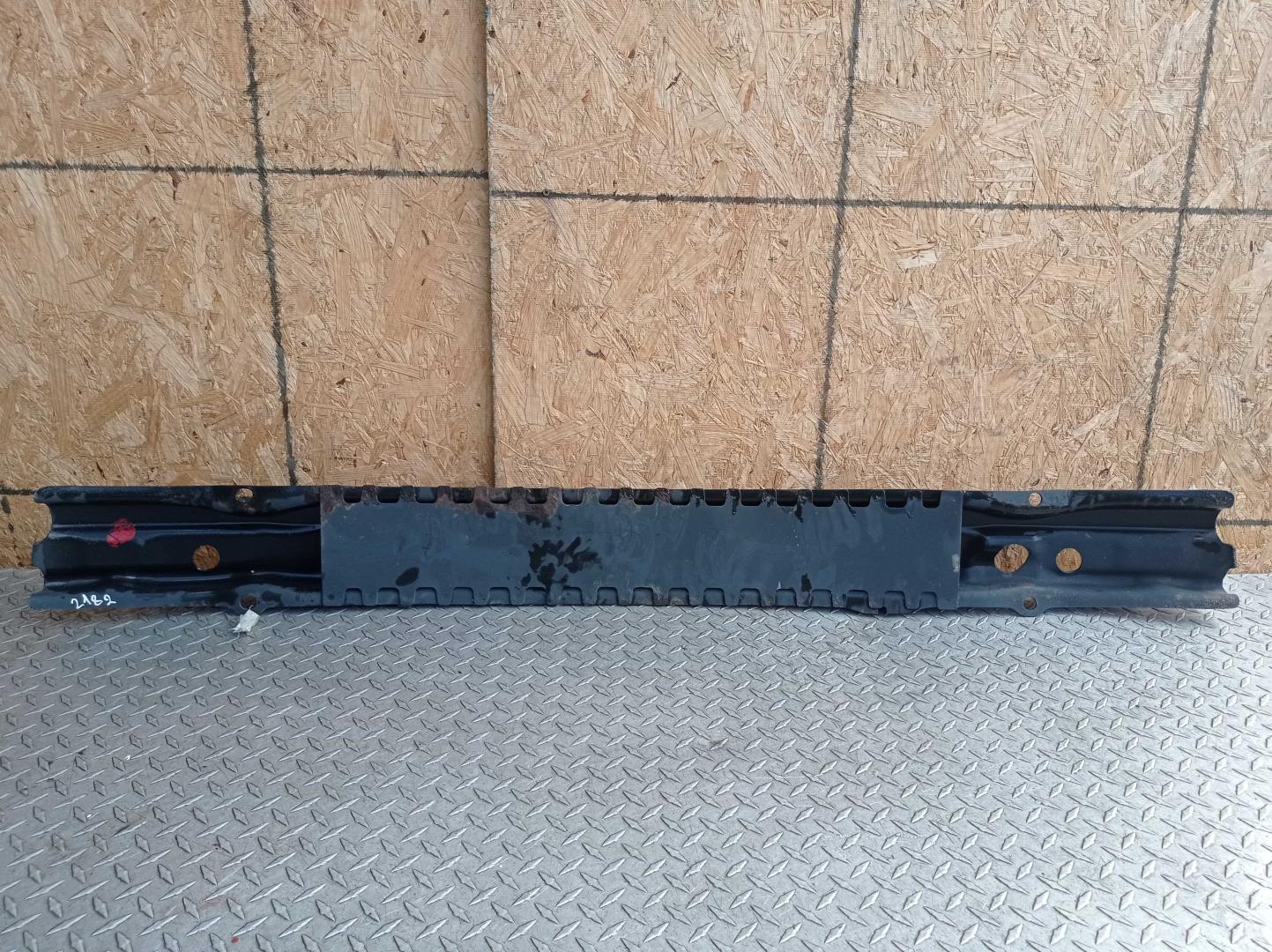 Усилитель заднего бампера