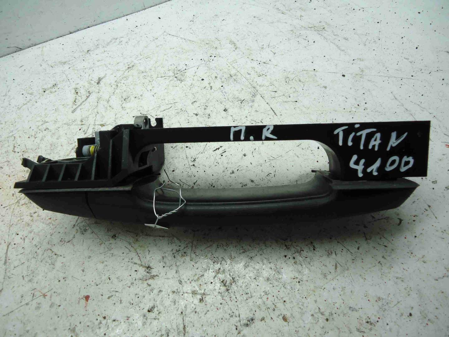 Ручка двери передней наружная правая