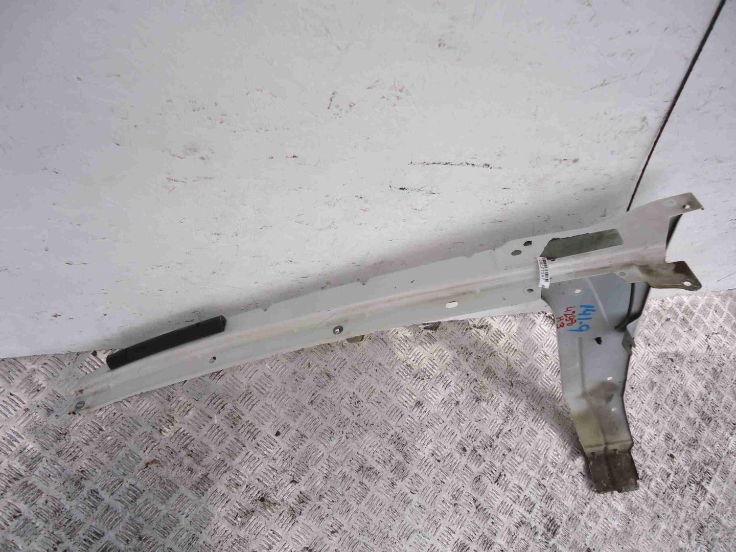 Крыло переднее правое