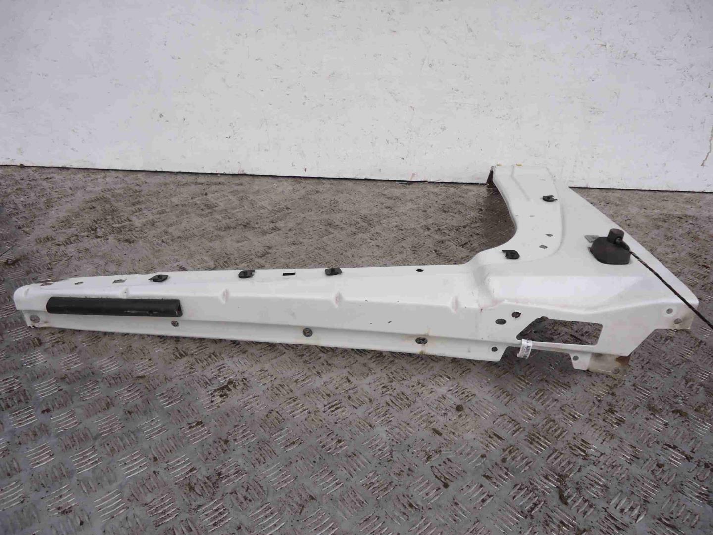 Крыло переднее правое