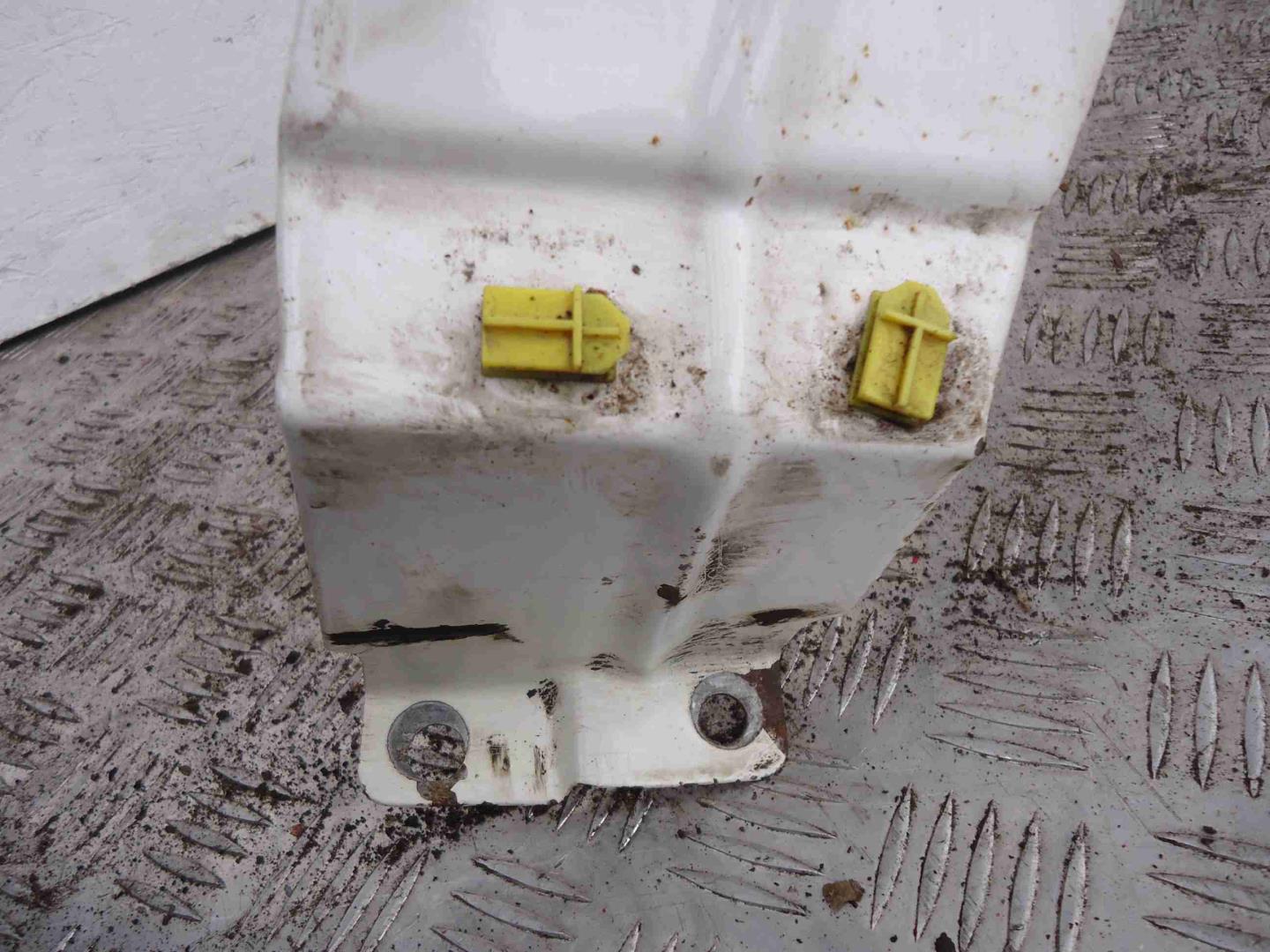 Крыло переднее правое