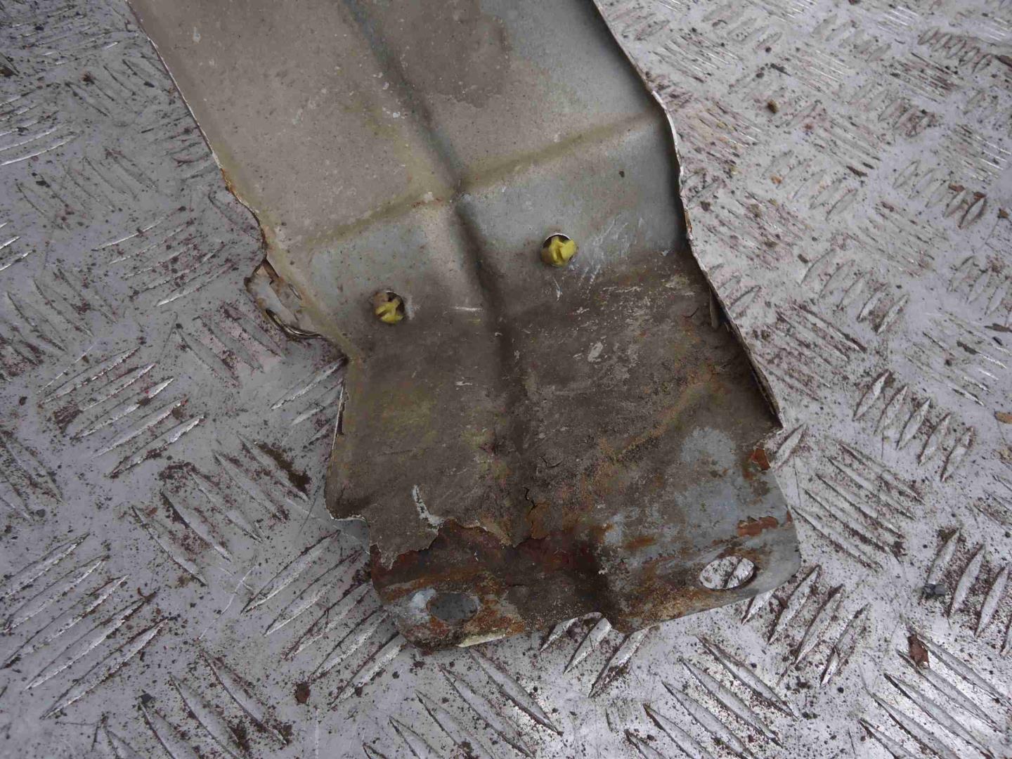 Крыло переднее правое