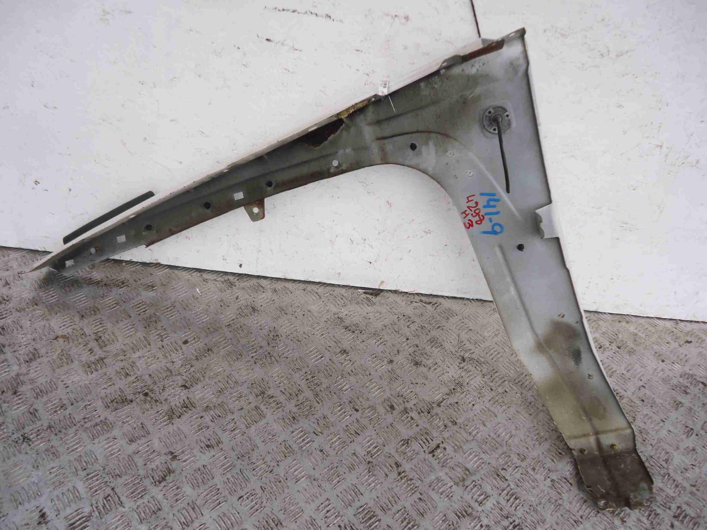 Крыло переднее правое