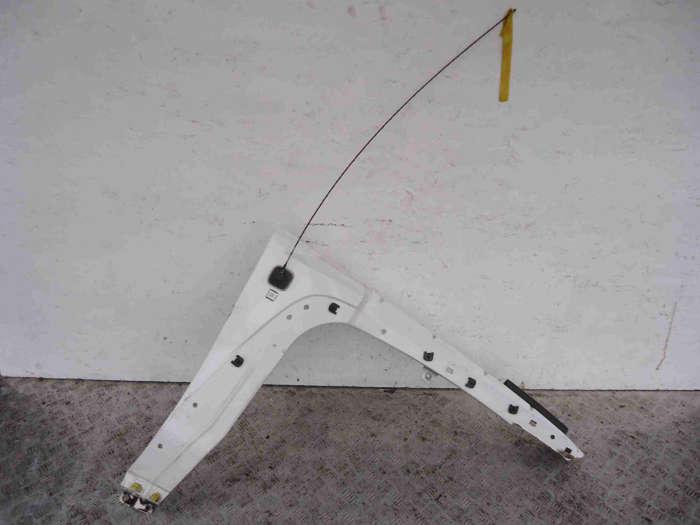 Крыло переднее правое