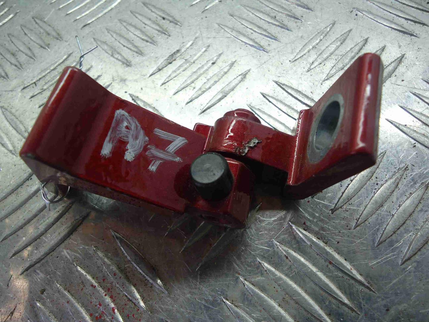 Петля двери