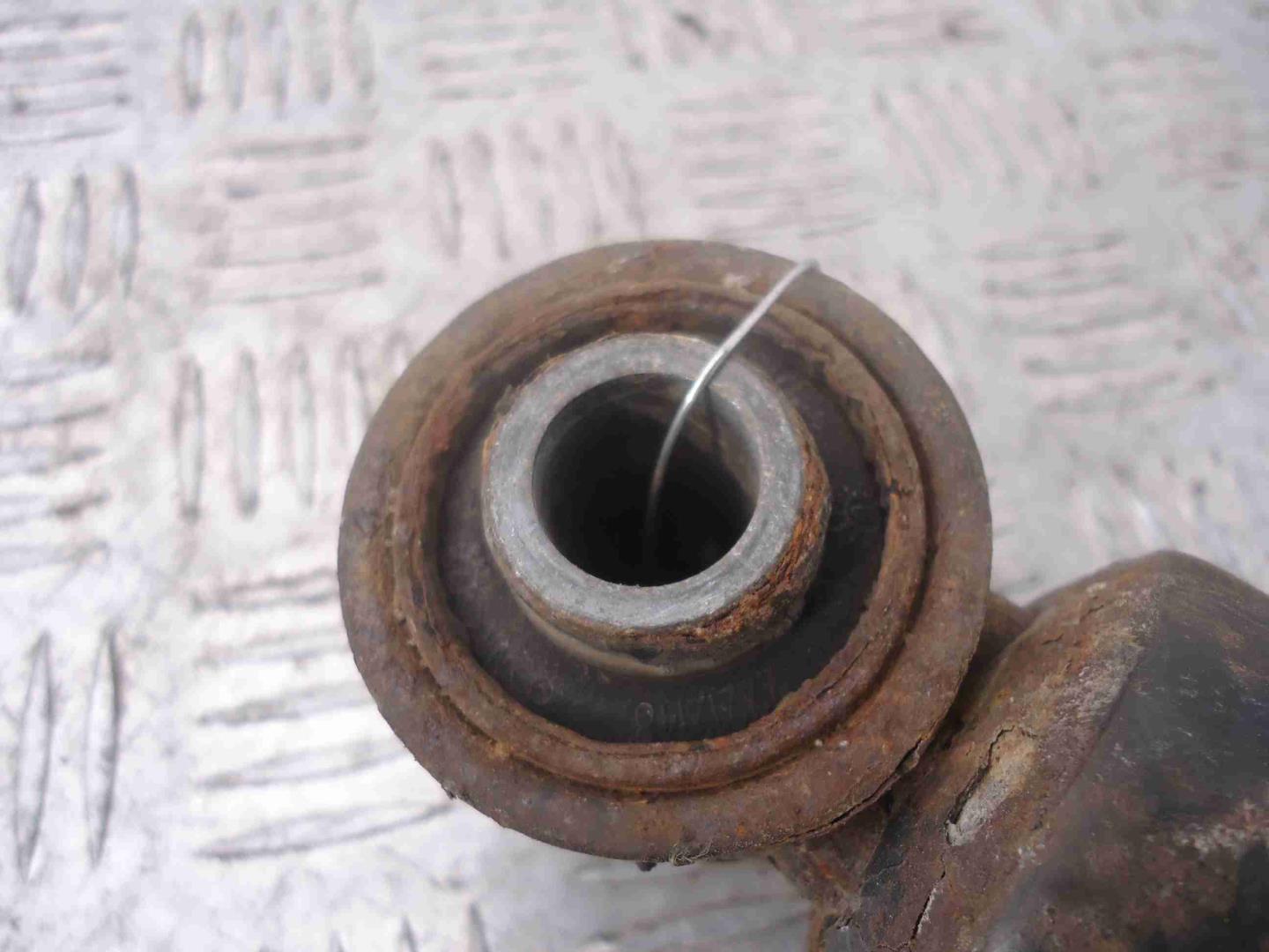 Амортизатор задний правый