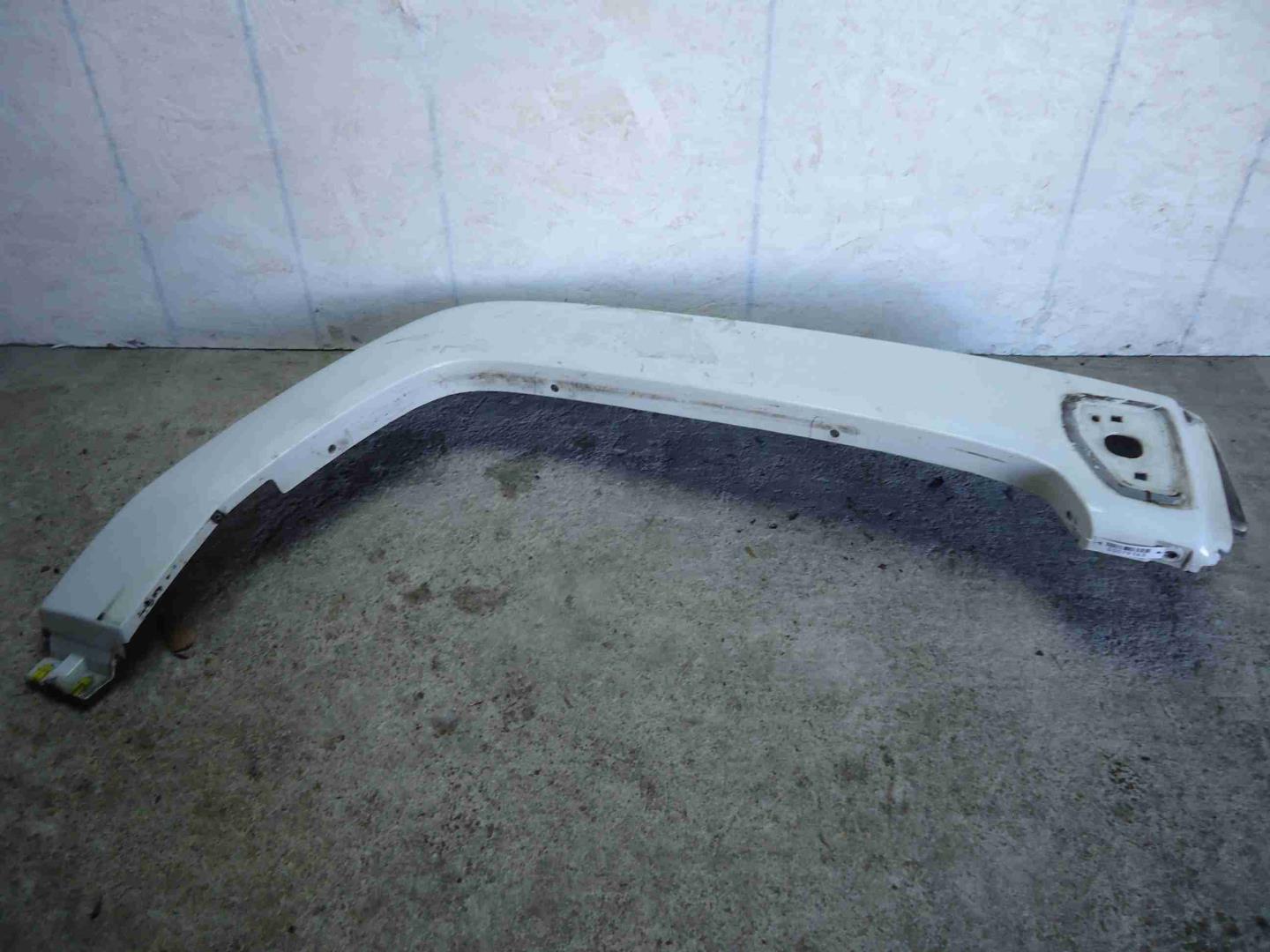 Накладка переднего крыла правого