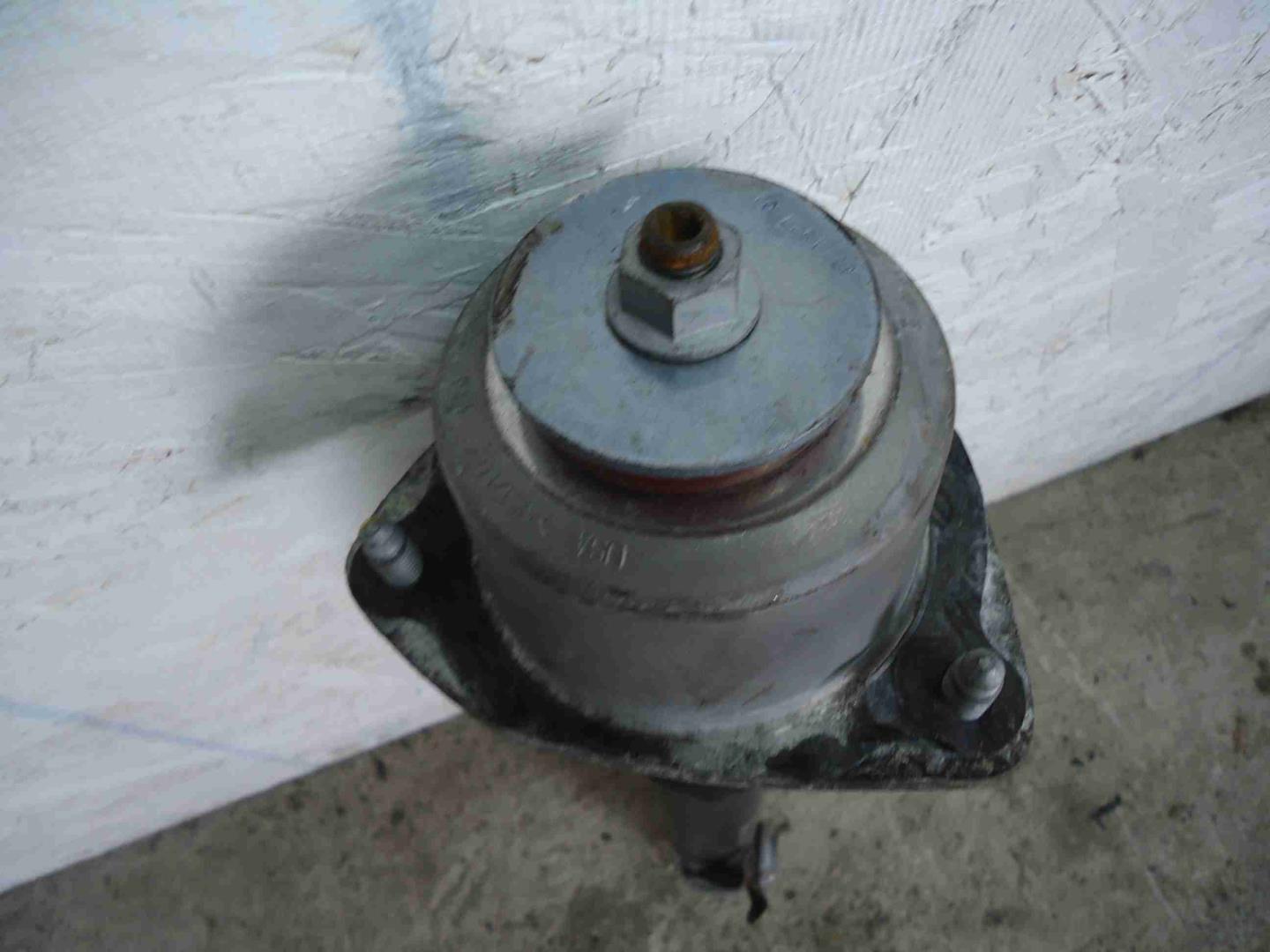 Амортизатор задний левый