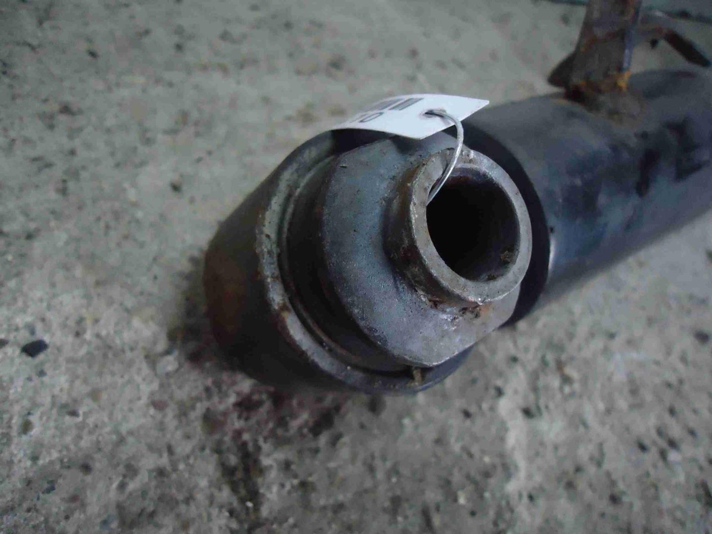 Амортизатор задний левый